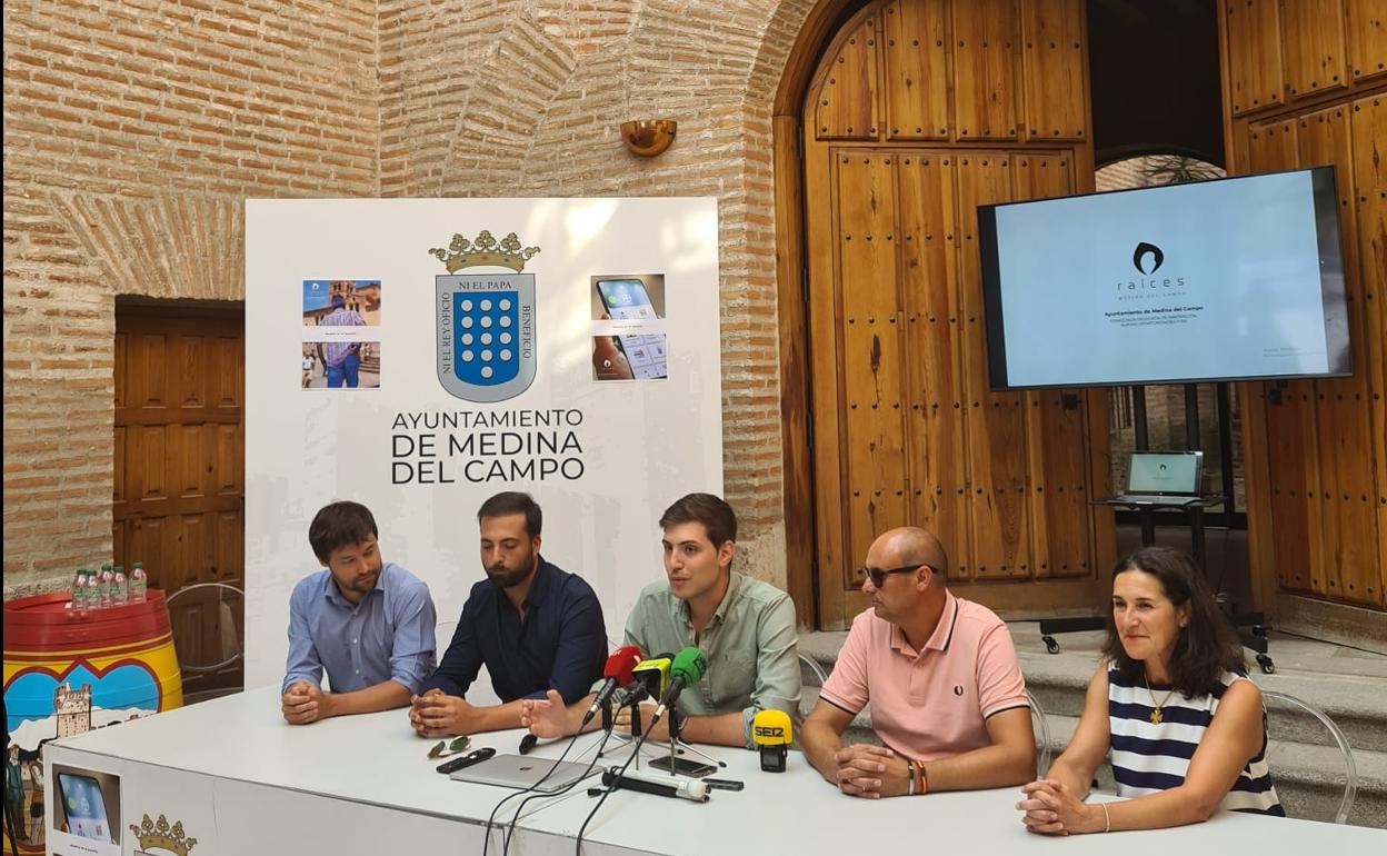 Presentación de la APP Raíces en el Ayuntamiento de Medina del Campo 