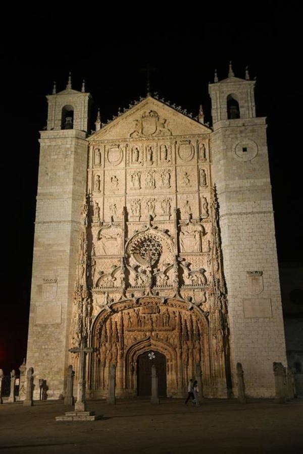 Iluminación ornamental de la Iglesia de San Pablo.