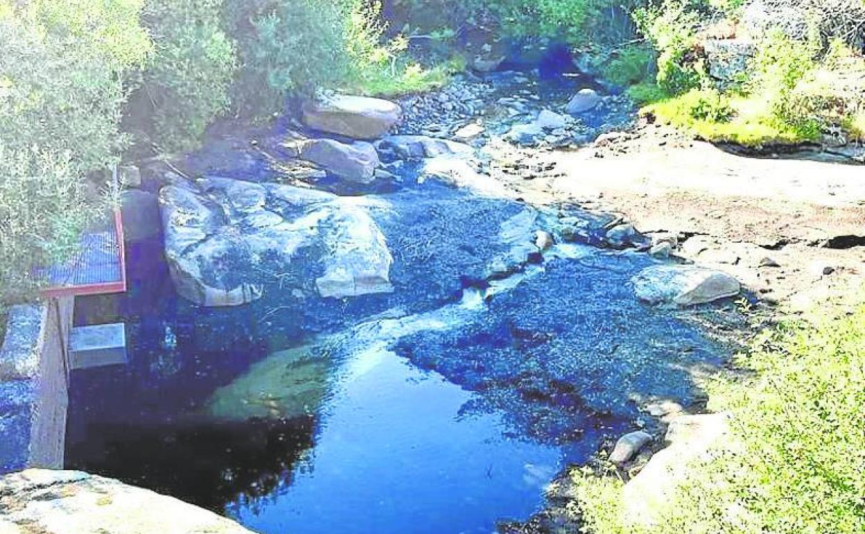 Presa de la Becea de la que se abastece Ortigosa del Monte. 