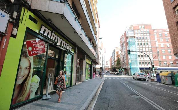 Atraca un supermercado a punta de navaja en la calle Labradores y huye con la recaudación 