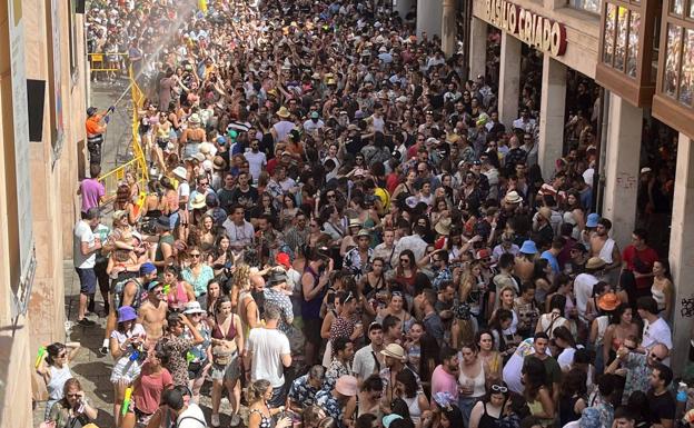 La habitación roja fue protagonista en la plaza del Trigo. 