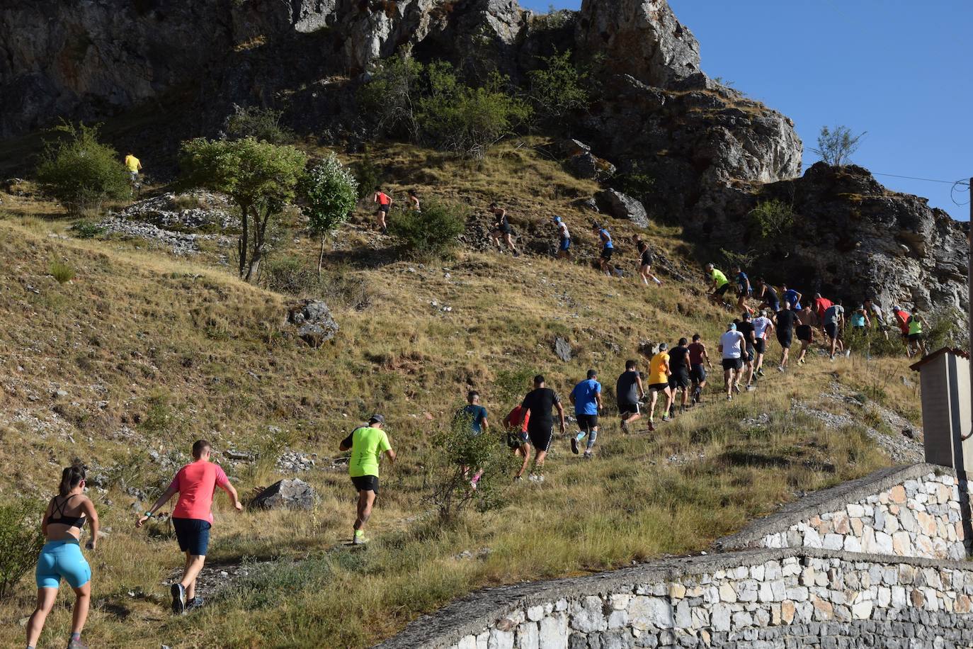 Fotos: La subida a la Cruz como apertura de las fiestas de Velilla