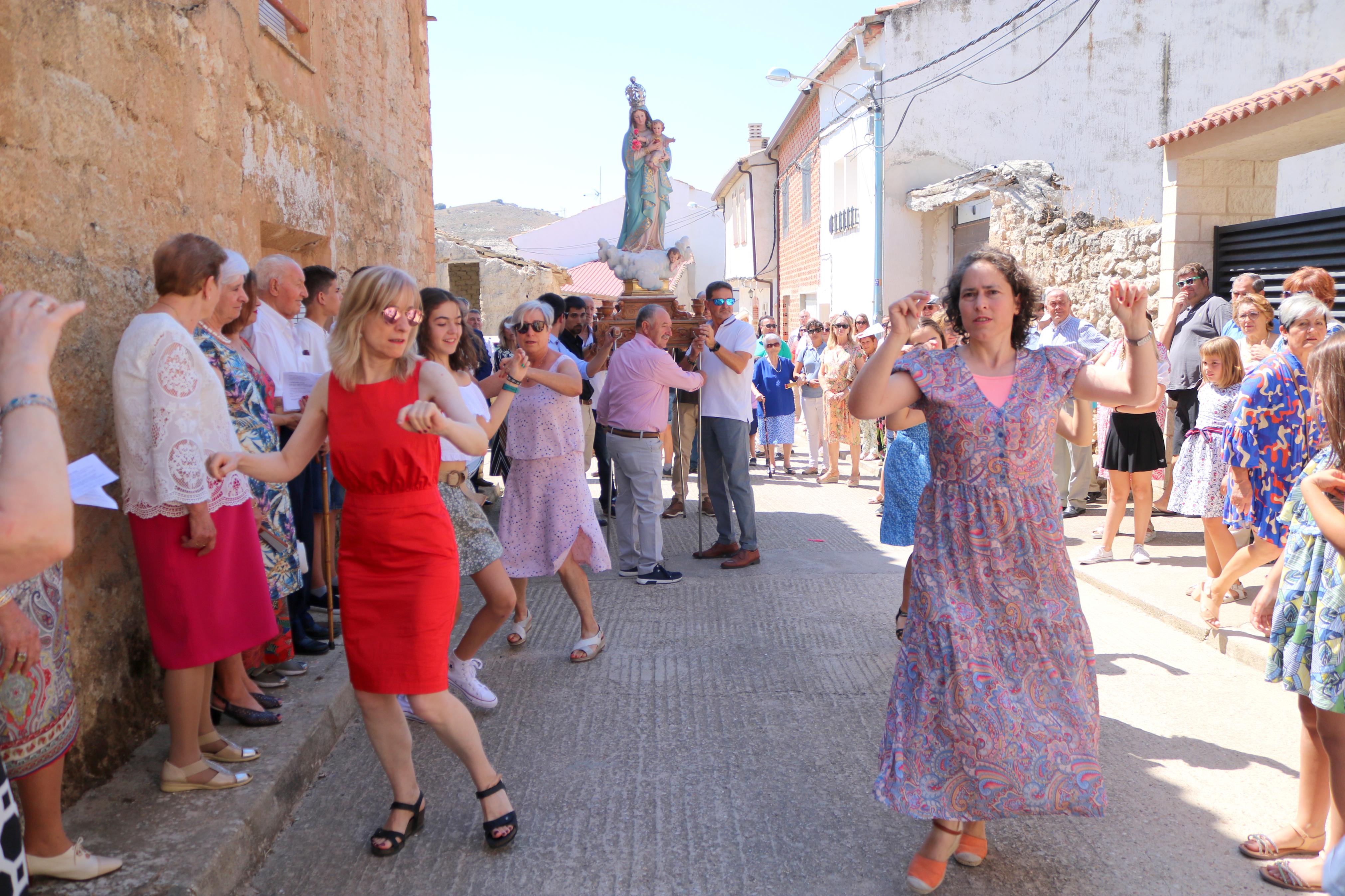 Villaconancio honra a su Patrona con la Jota de los Labradores