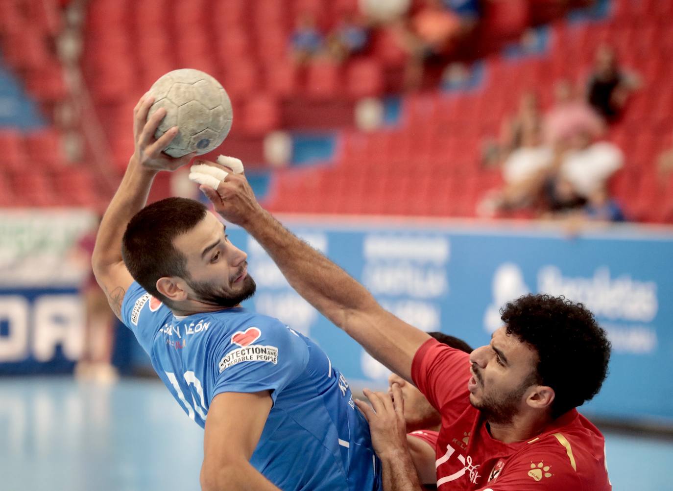 Fotos: El partido amistoso entre el Recoletas y El Haly