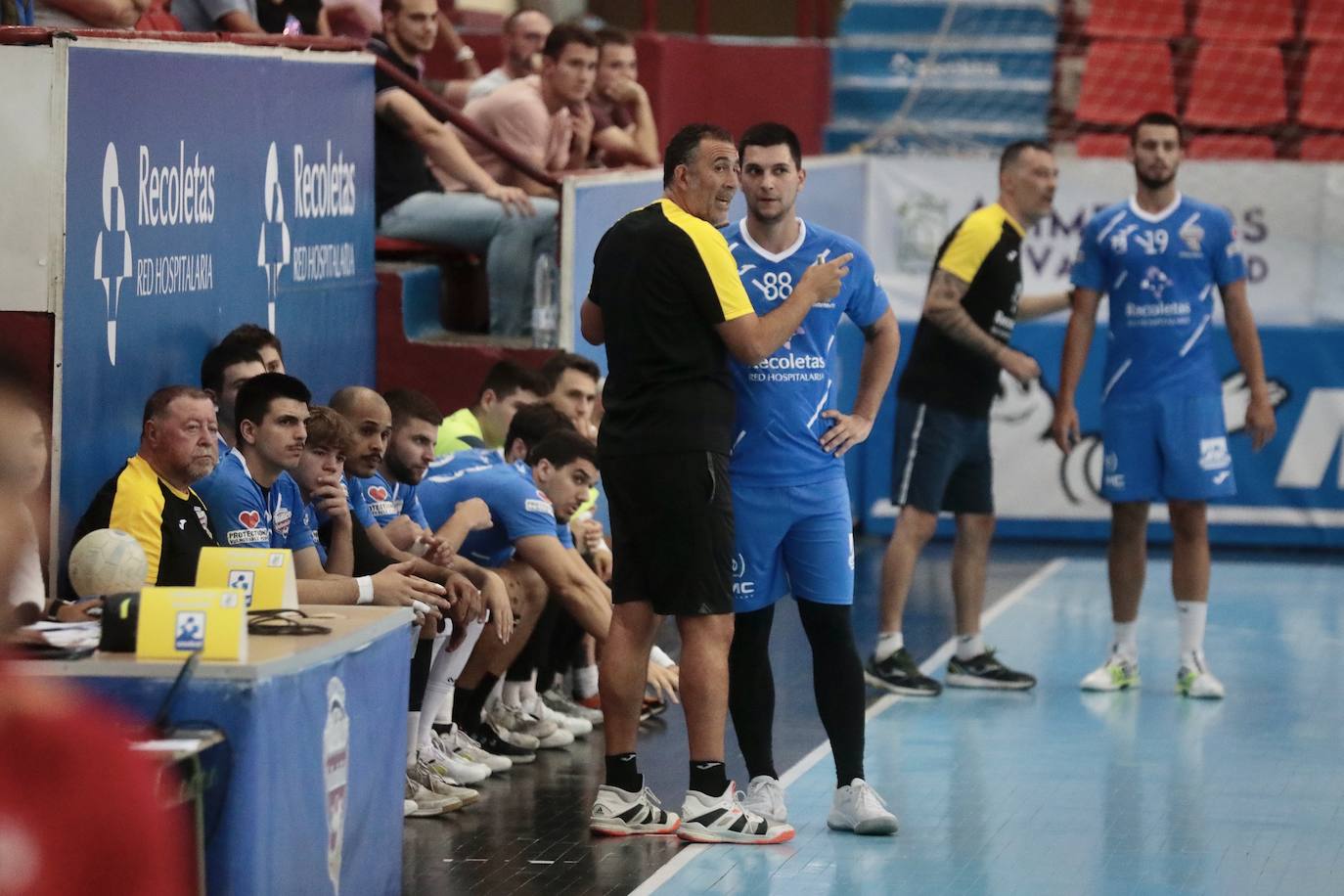 Fotos: El partido amistoso entre el Recoletas y El Haly