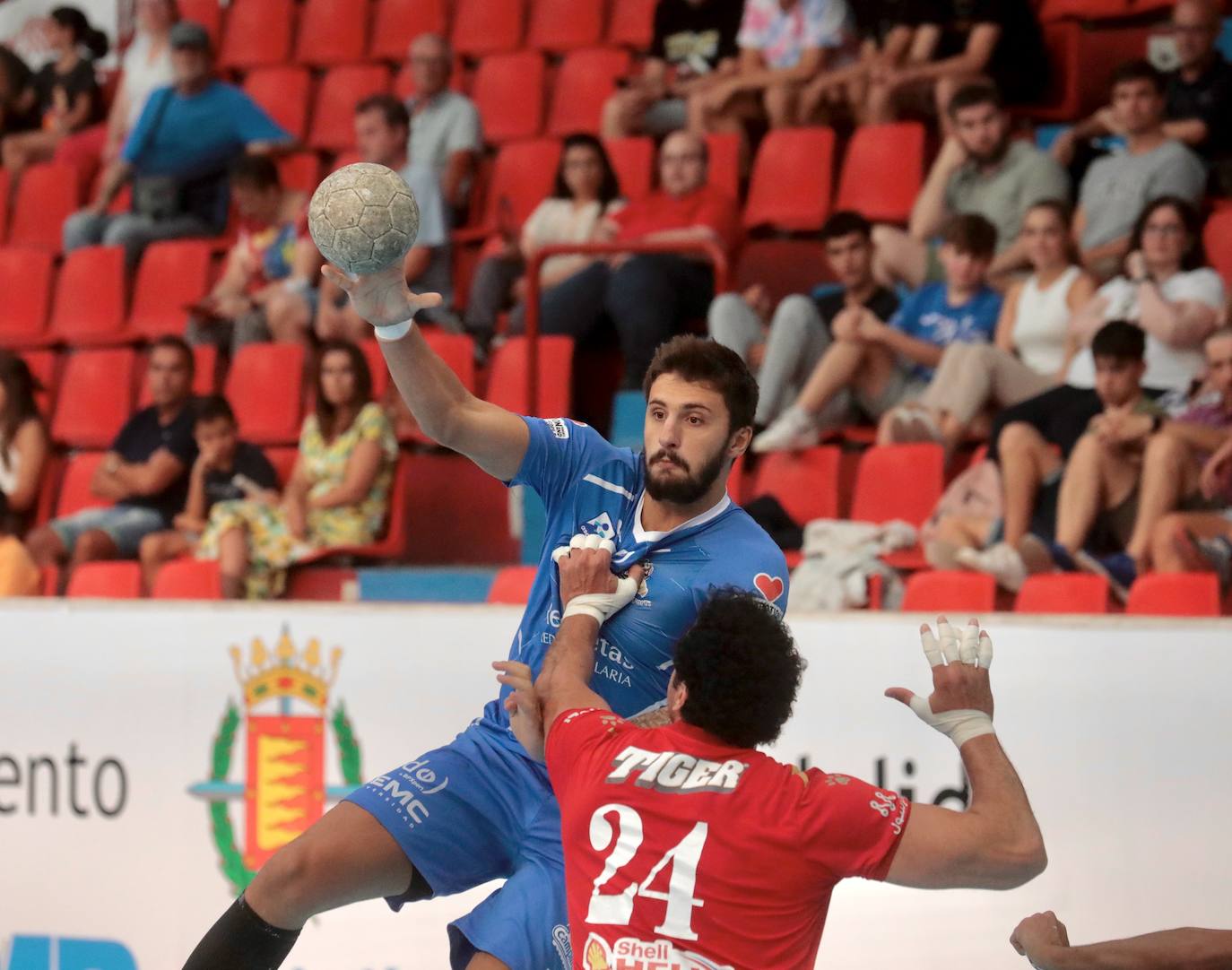 Fotos: El partido amistoso entre el Recoletas y El Haly