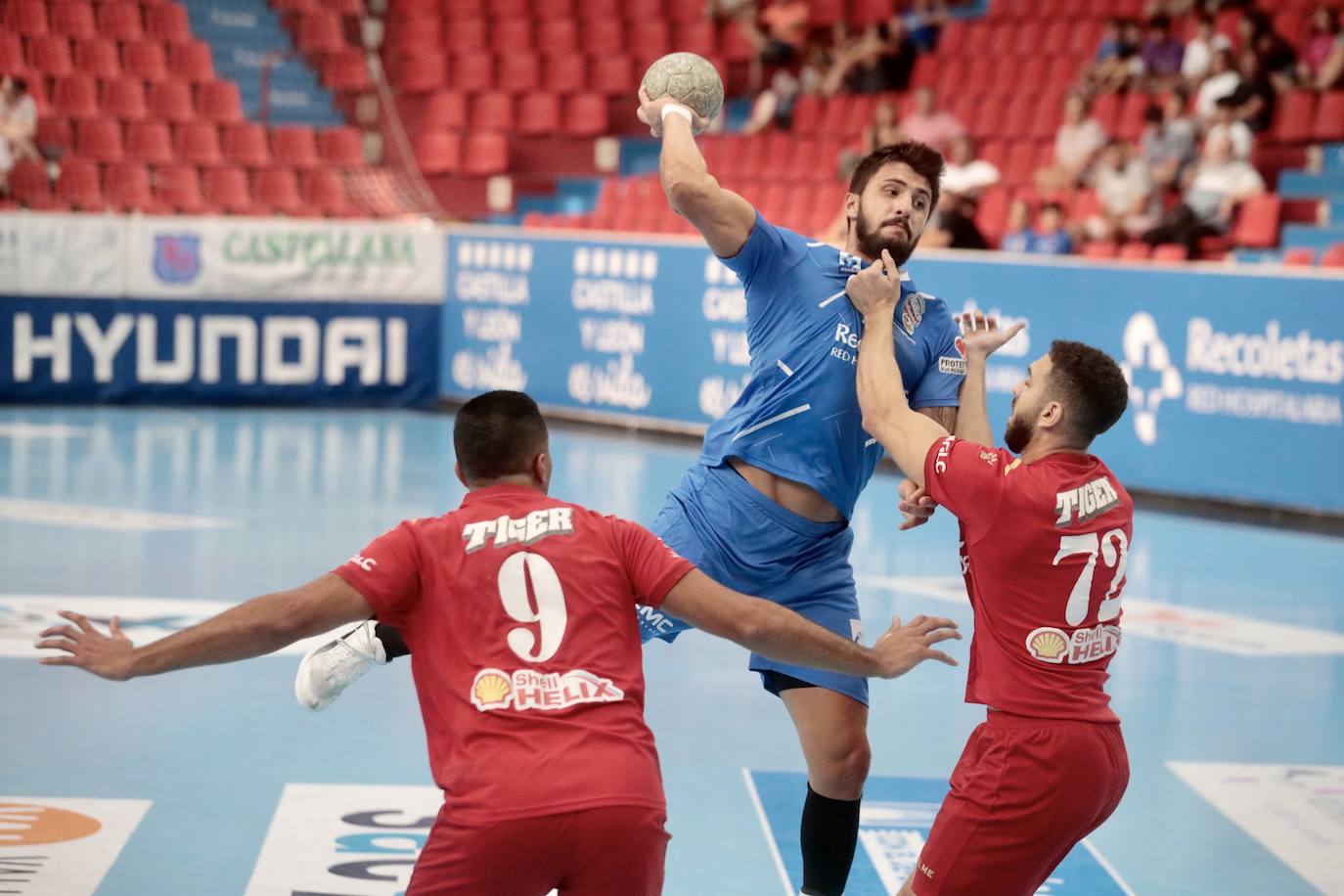 Fotos: El partido amistoso entre el Recoletas y El Haly