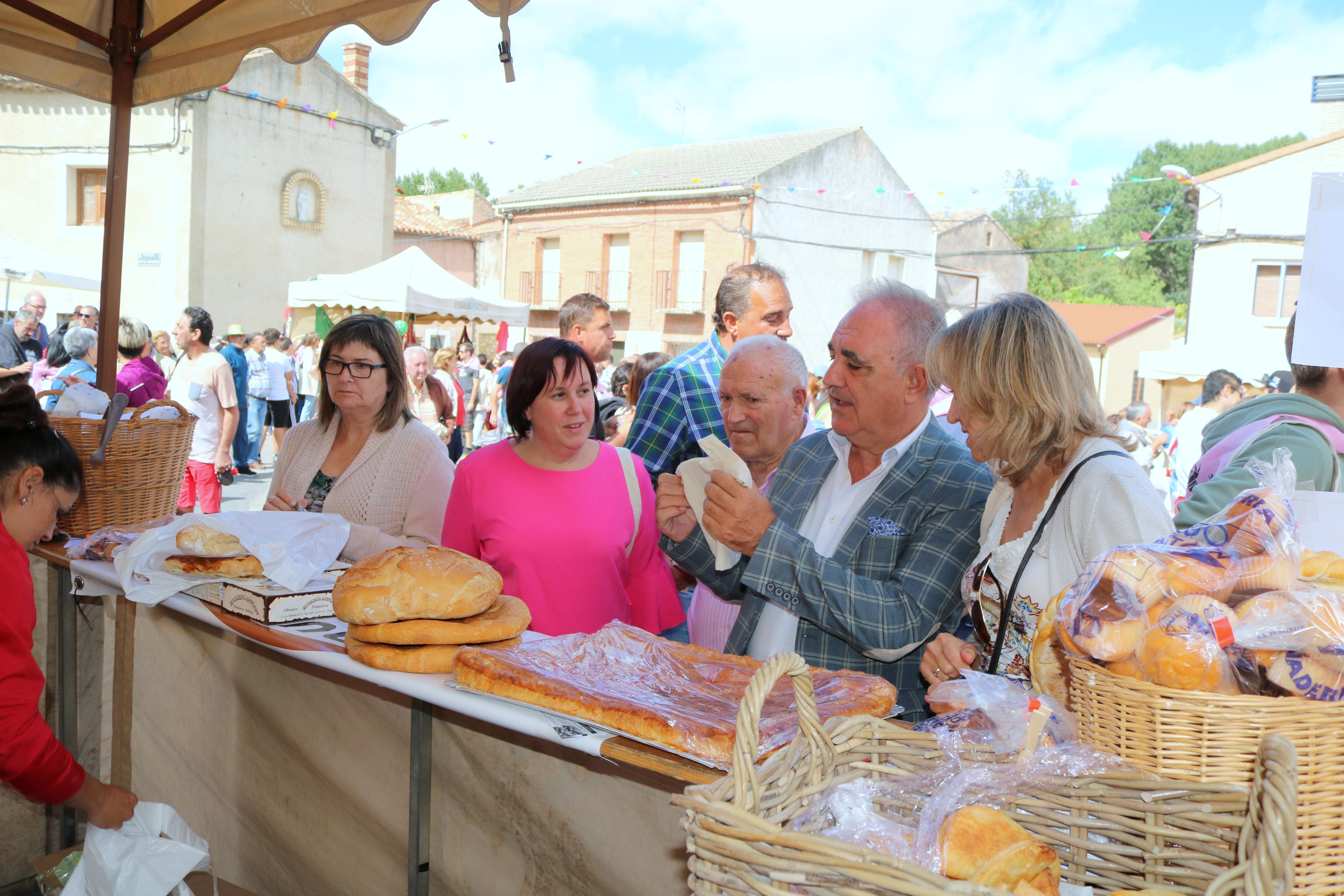 Vecinos y visitantes se volcaron con la Feria del Pan celebrada en Cobos de Cerrato