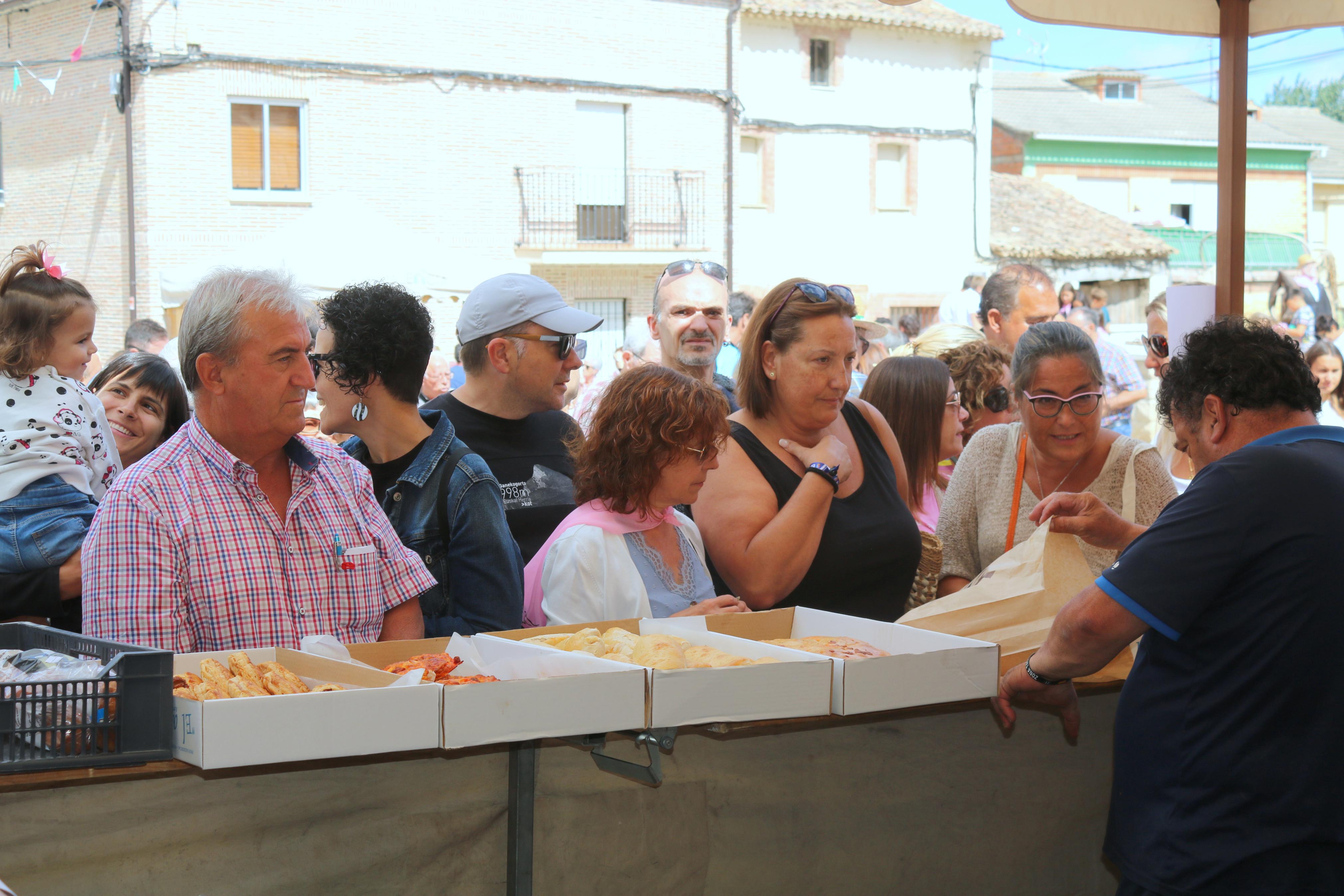 Vecinos y visitantes se volcaron con la Feria del Pan celebrada en Cobos de Cerrato