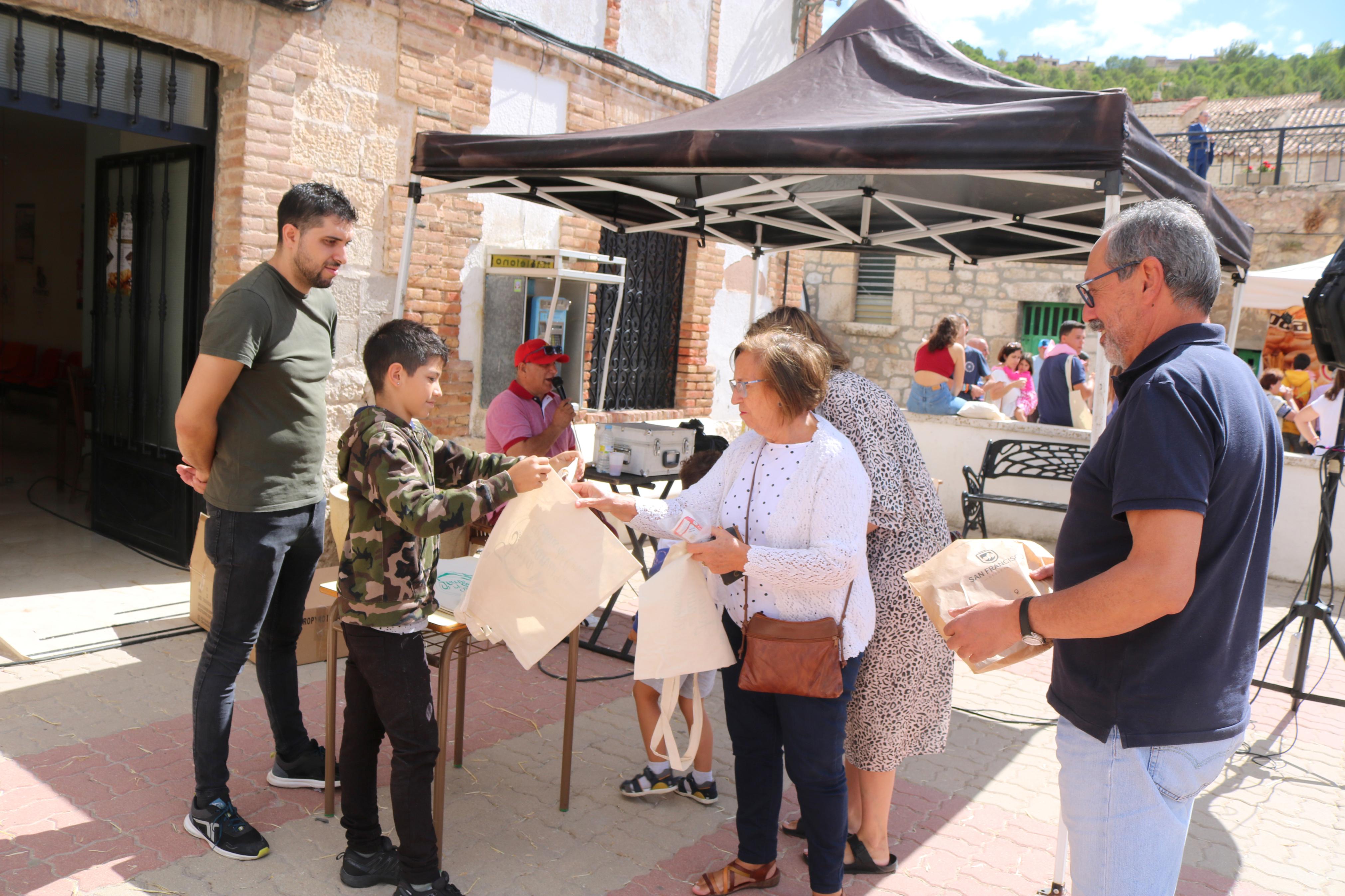 Vecinos y visitantes se volcaron con la Feria del Pan celebrada en Cobos de Cerrato