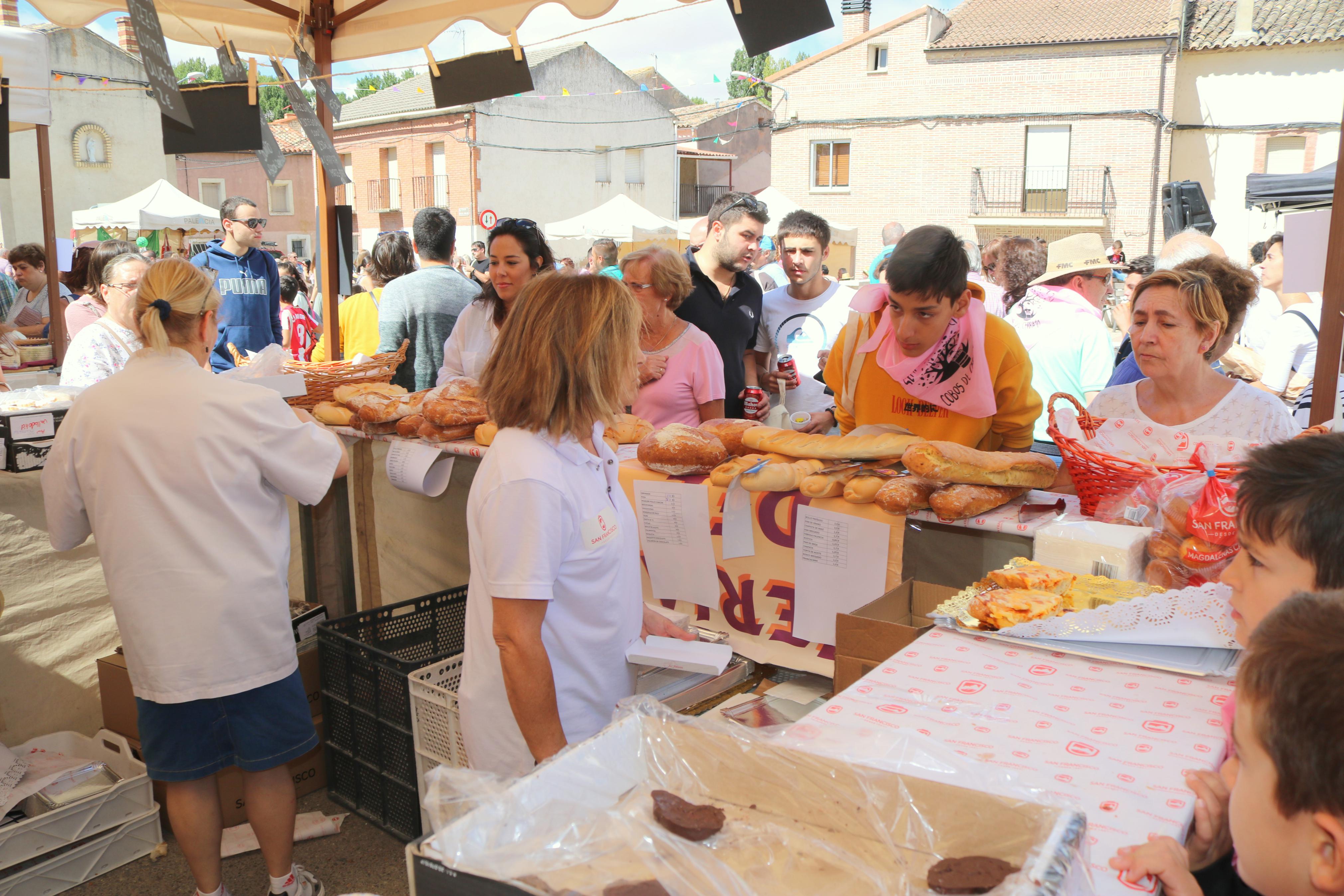 Vecinos y visitantes se volcaron con la Feria del Pan celebrada en Cobos de Cerrato