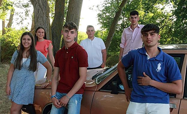 Las damas y caballeros de las fietas de Villarramiel. 