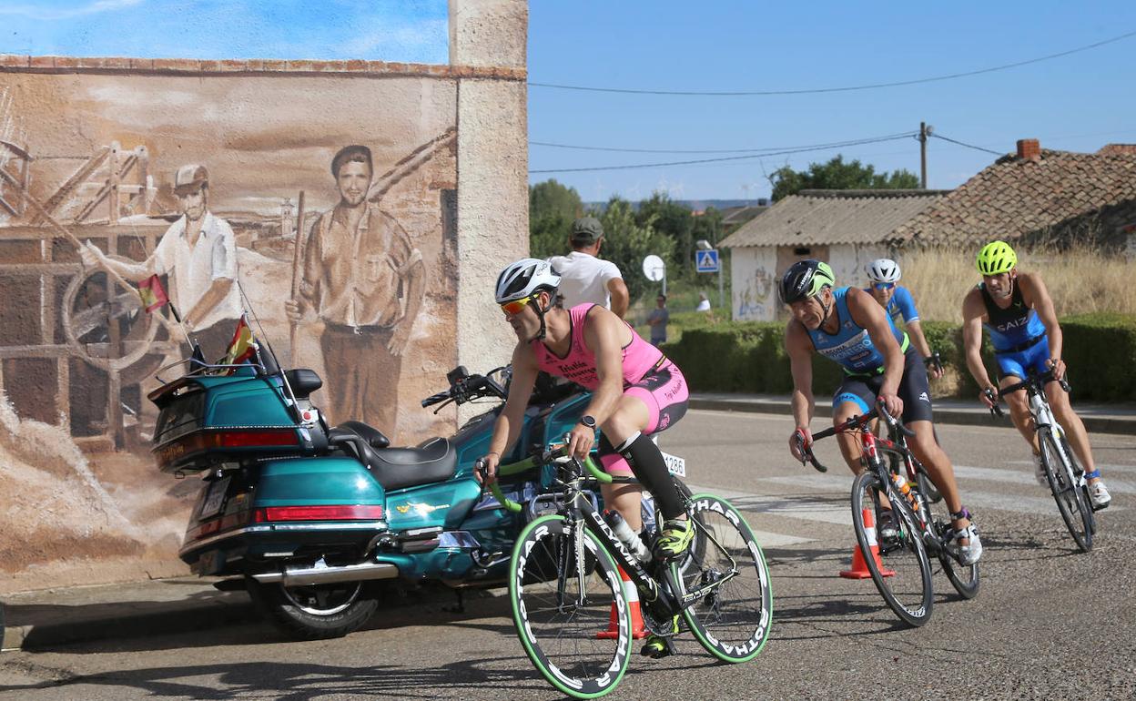 Triatlón: Alfonso Izquierdo y Marina Muñoz se imponen en Lantadilla