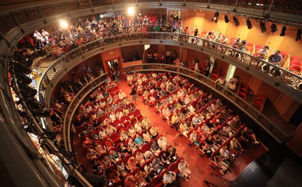 Imagen principal - García-Gallardo destaca el «poder de civilización» del teatro como «símbolo de talento creativo»