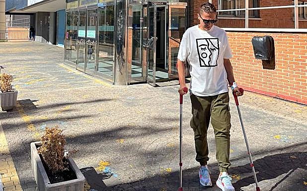 Alberto Lorenzo, a la salida del Hospital Clínico de Valladolid.