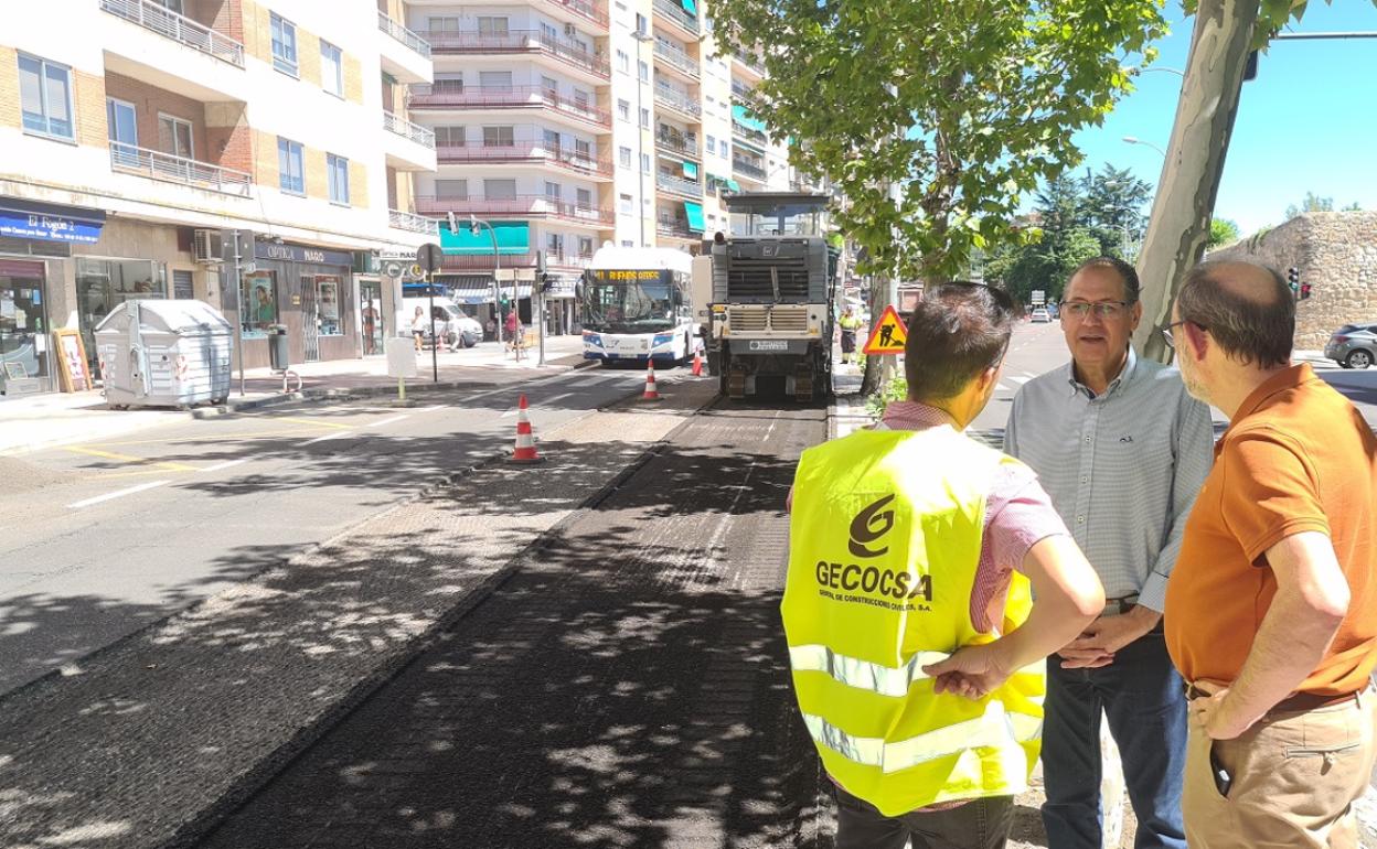 El concejal de Fomento y Tráfico, Fernando Carabias, en una visita a las obras.