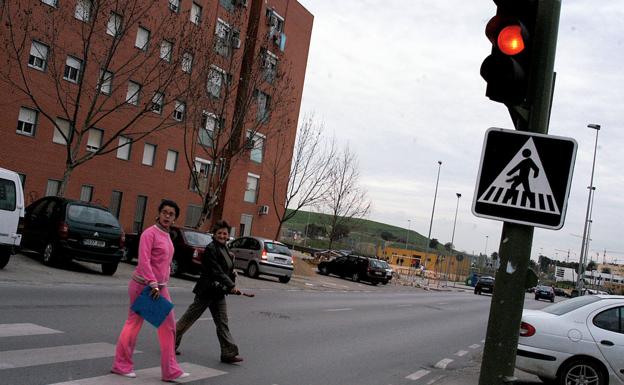 Tráfico aclara que no se plantea suprimir la luz ámbar de los semáforos