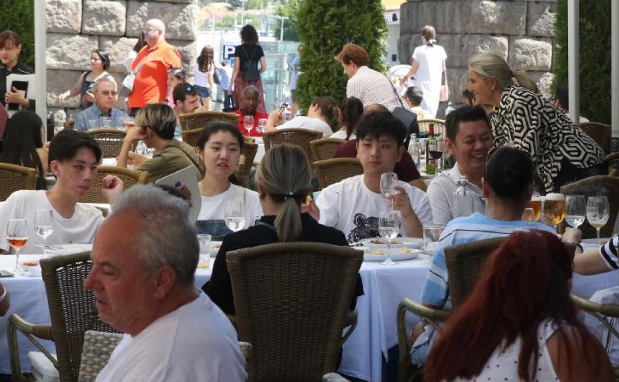 Turistas asiáticos en Segovia, hace unas semanas.