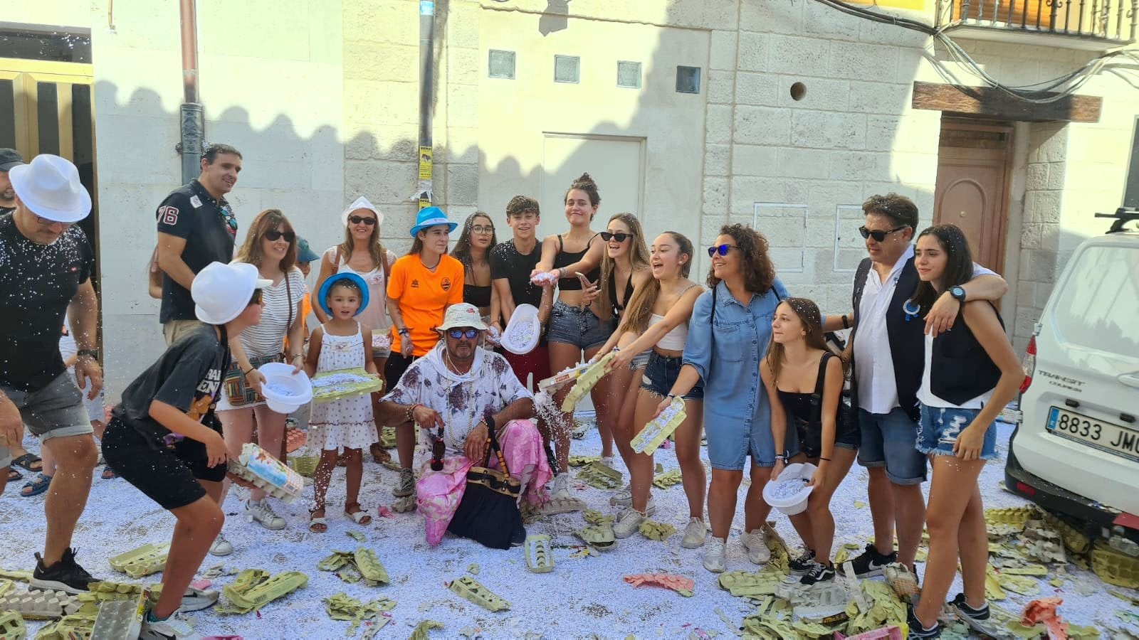 Dueñas vivió una batalla campal con su particular 'guerra de huevos'