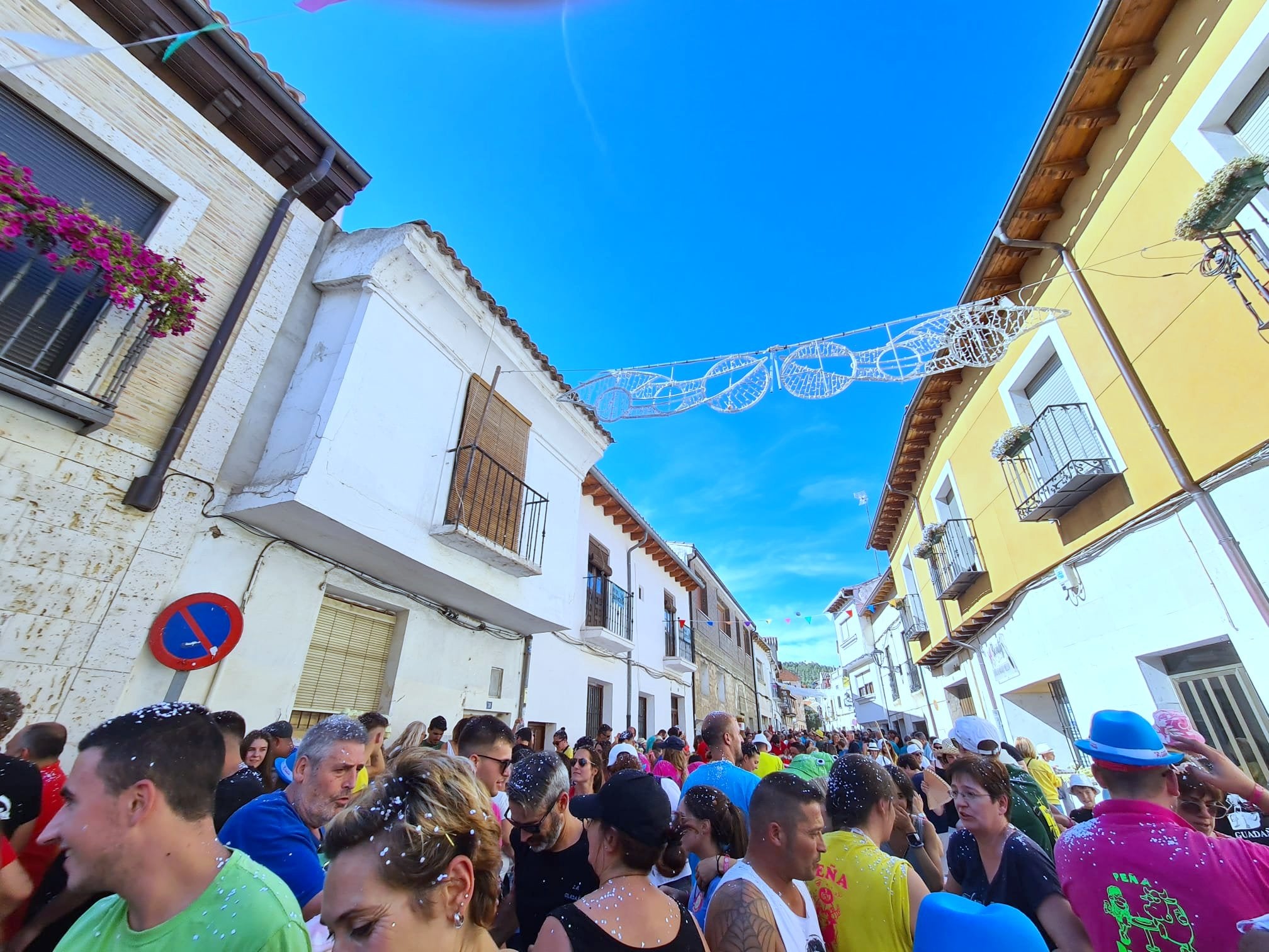 Dueñas vivió una batalla campal con su particular 'guerra de huevos'