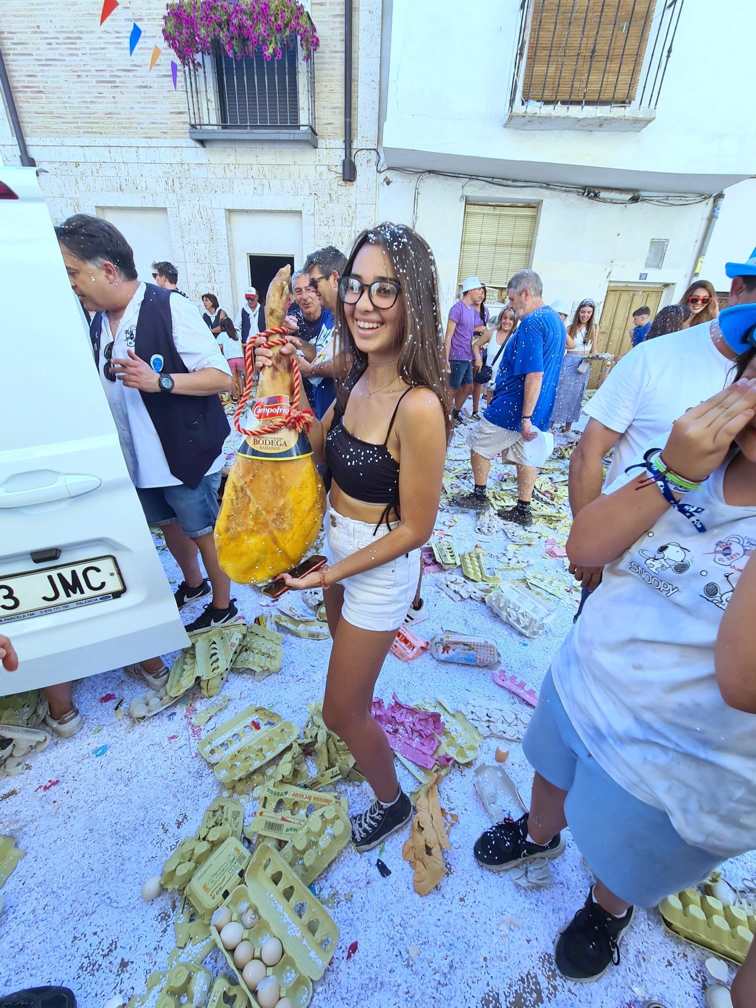 Dueñas vivió una batalla campal con su particular 'guerra de huevos'