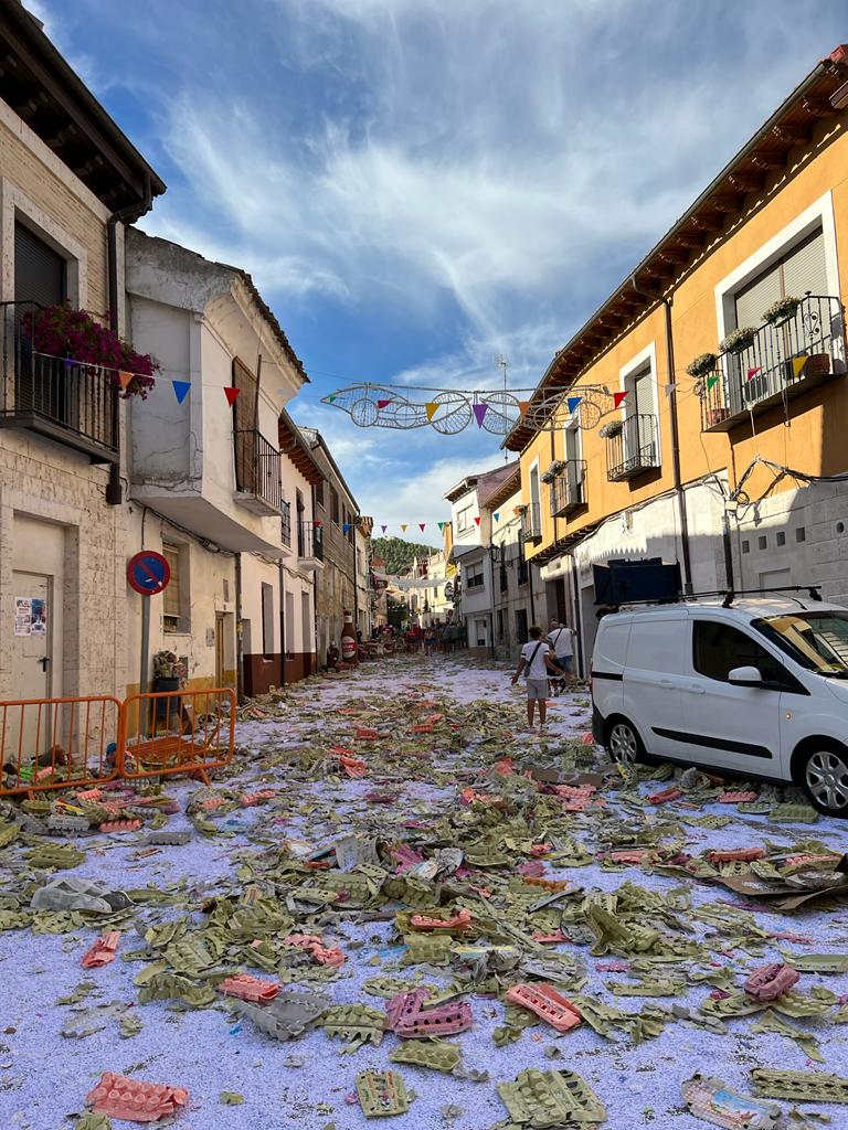 Dueñas vivió una batalla campal con su particular 'guerra de huevos'