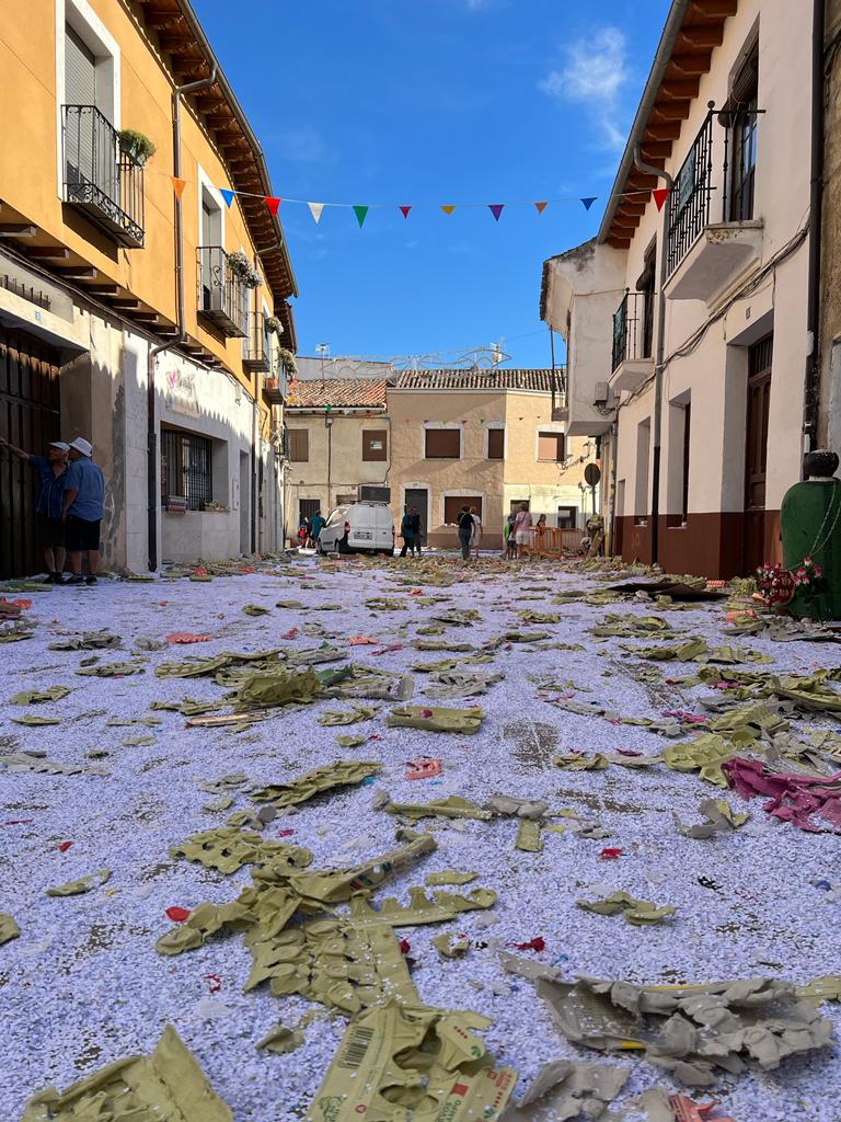 Dueñas vivió una batalla campal con su particular 'guerra de huevos'