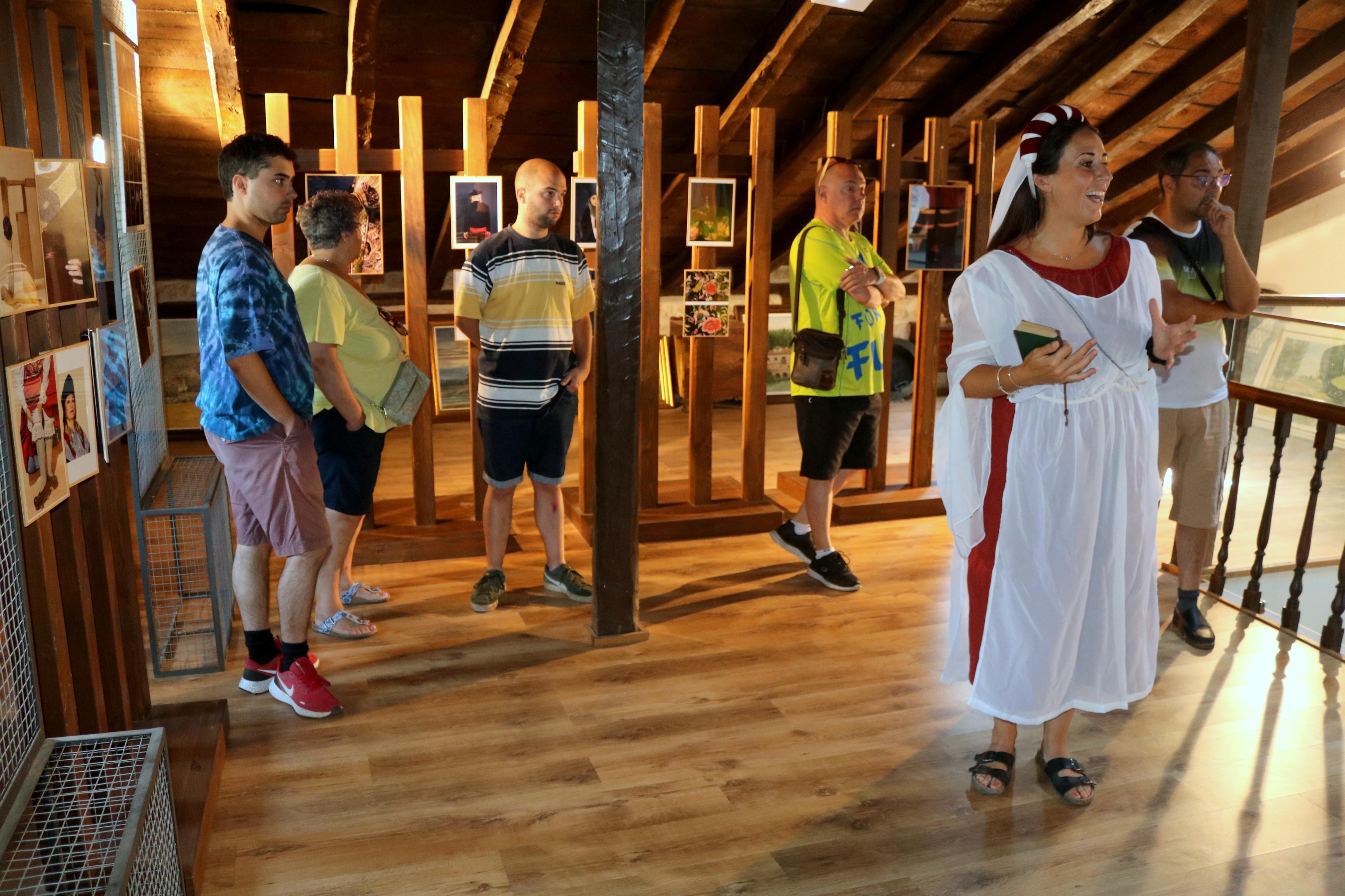 Vecinos y visitantes llenan los pases de las visitas teatralizadas por Torquemada