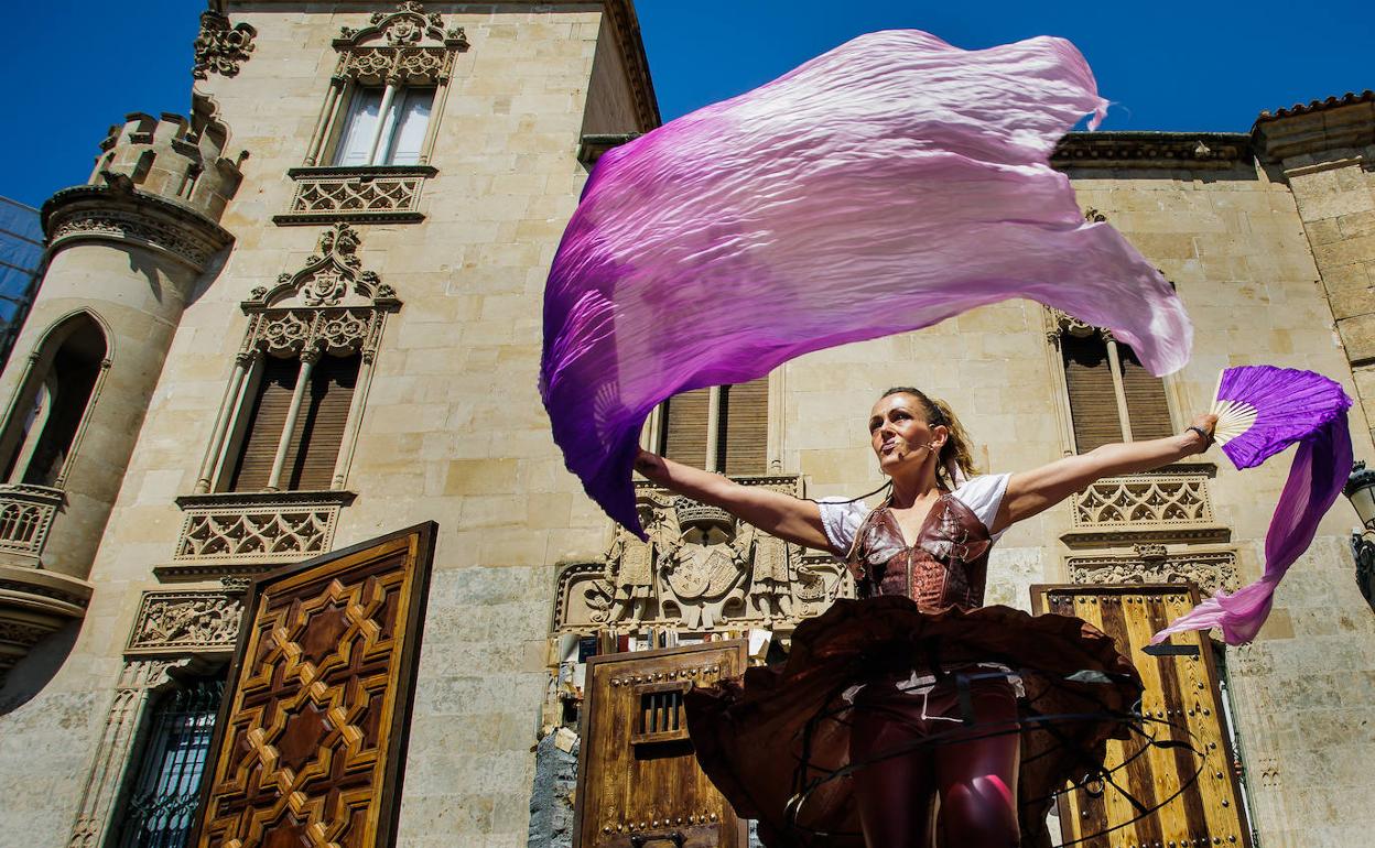 La compañía Generacionartes durante su actuación en la XXV Feria de Teatro de Castilla y León en Ciudad Rodrigo(Salamanca).