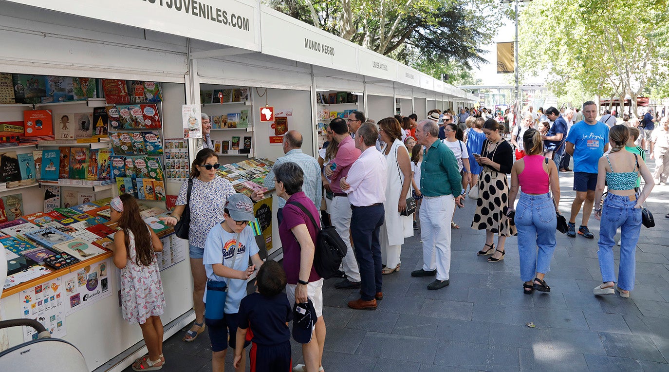 El parque del Salón se enriquece con la Feria del Libro