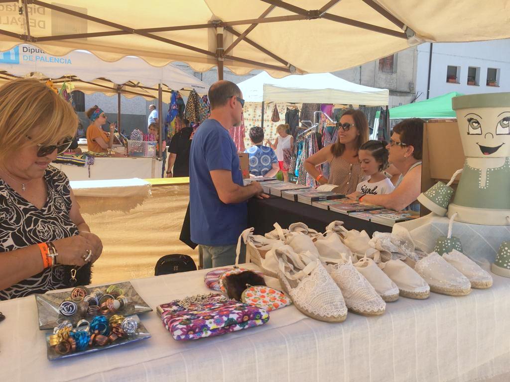 Cevico Navero contó con varios artesanos y productores alimentarios de la comarca