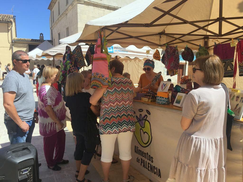 Cevico Navero contó con varios artesanos y productores alimentarios de la comarca