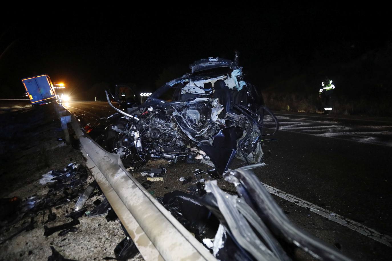 Fotos: Dos muertos en un accidente de tráfico en la N-122 a las afueras de Peñafiel