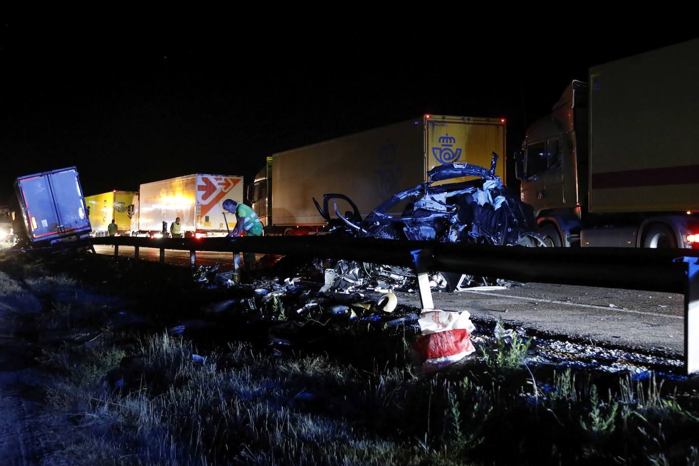 Fotos: Dos muertos en un accidente de tráfico en la N-122 a las afueras de Peñafiel