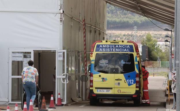 Una mujer herida tras el vuelco de su turismo en Medina de Rioseco