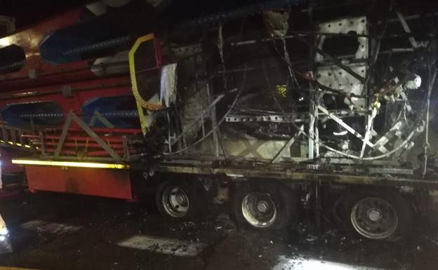 Estado en el que ha quedado parte de la atracción 'Gigant' tras el incendio. 