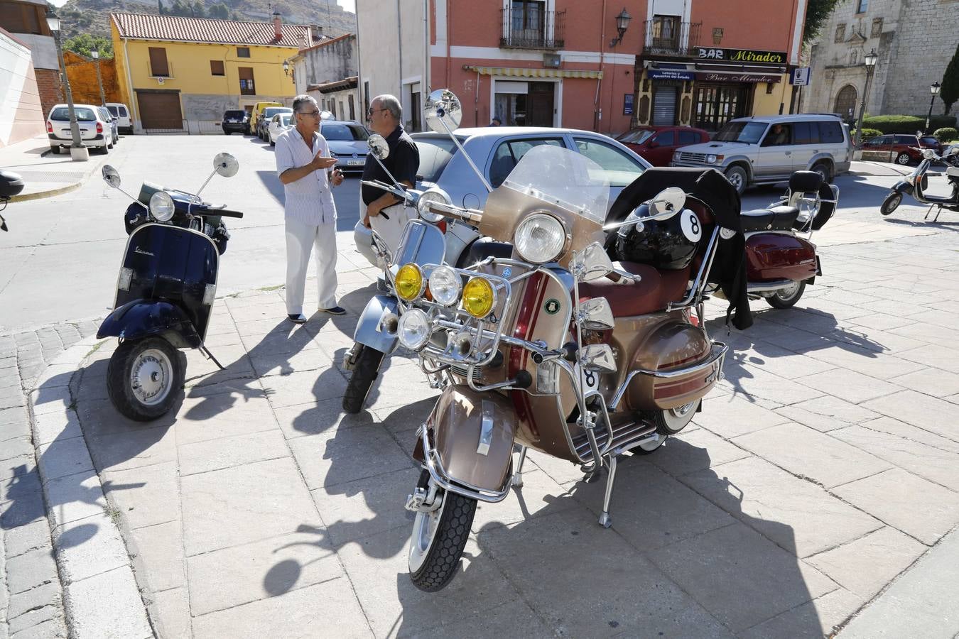 Fotos: Vespas y lambrettas protagonizan la Scooter Run Ribera del Duero en Peñafiel