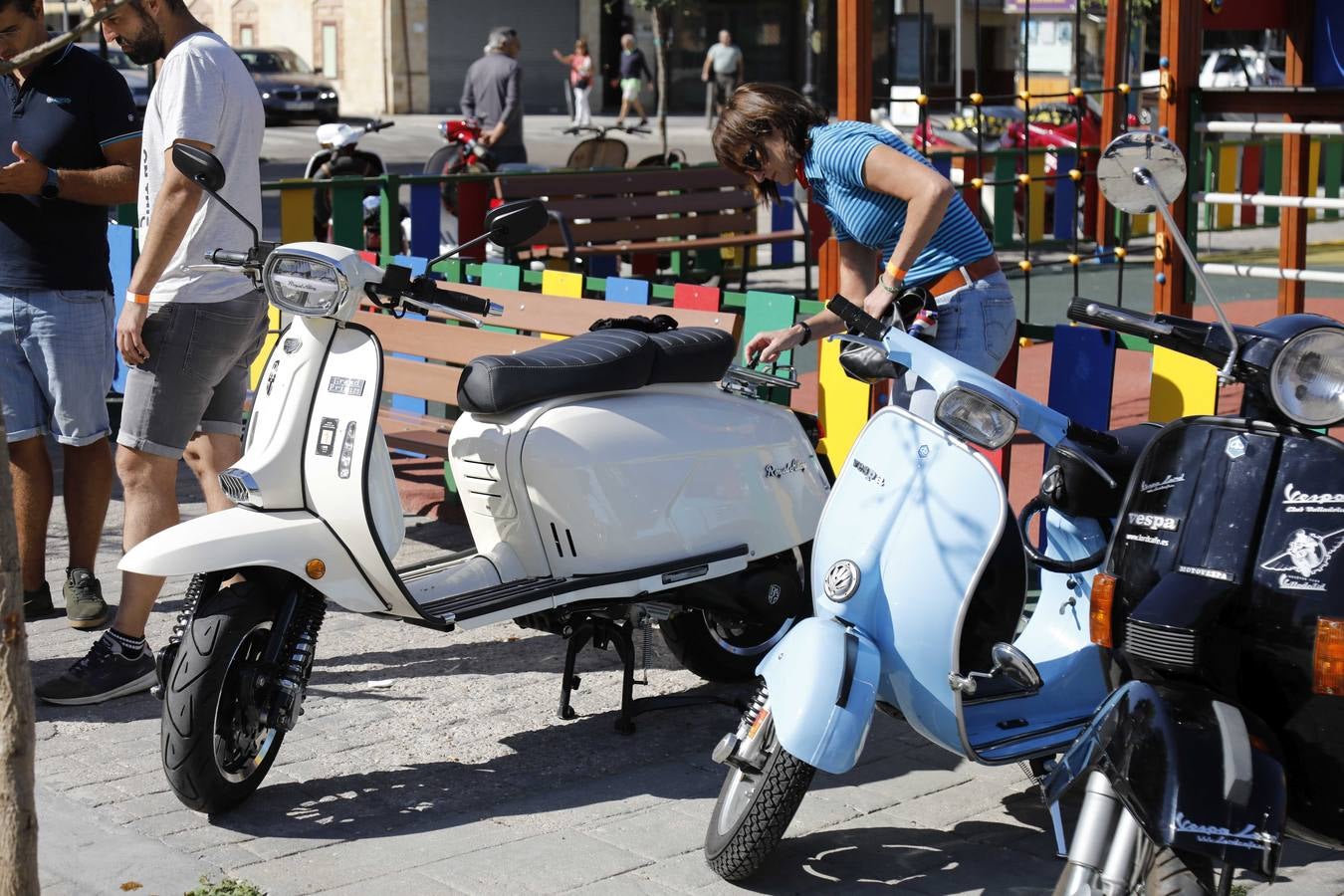 Fotos: Vespas y lambrettas protagonizan la Scooter Run Ribera del Duero en Peñafiel