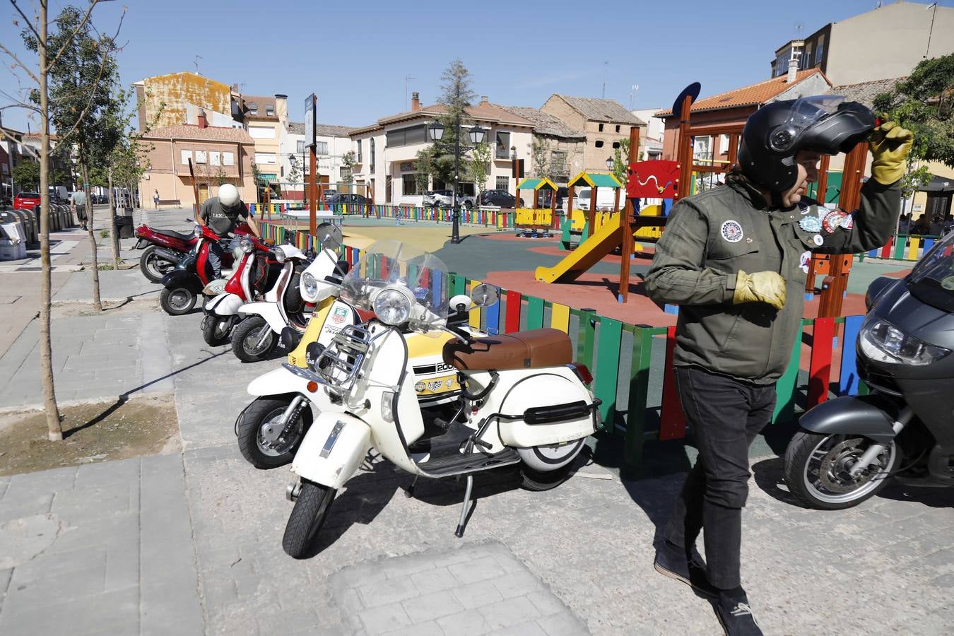 Fotos: Vespas y lambrettas protagonizan la Scooter Run Ribera del Duero en Peñafiel