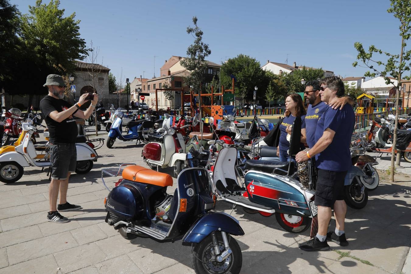 Fotos: Vespas y lambrettas protagonizan la Scooter Run Ribera del Duero en Peñafiel
