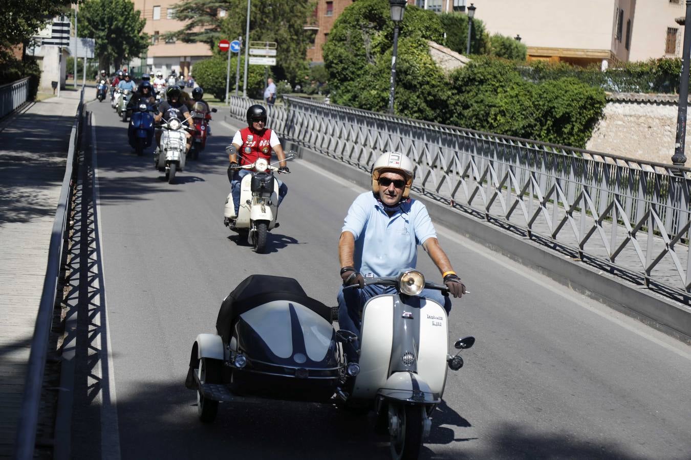 Fotos: Vespas y lambrettas protagonizan la Scooter Run Ribera del Duero en Peñafiel