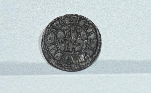 Tordesillas. 1602. Maravedí de la época de Felipe III. Fue una moneda creada con Alfonso VIIIen 1172 y dejó de acuñarse en 1858. 