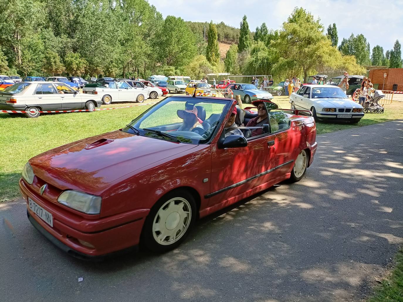 Fotos: Los coches clásicos invaden Alar del Rey