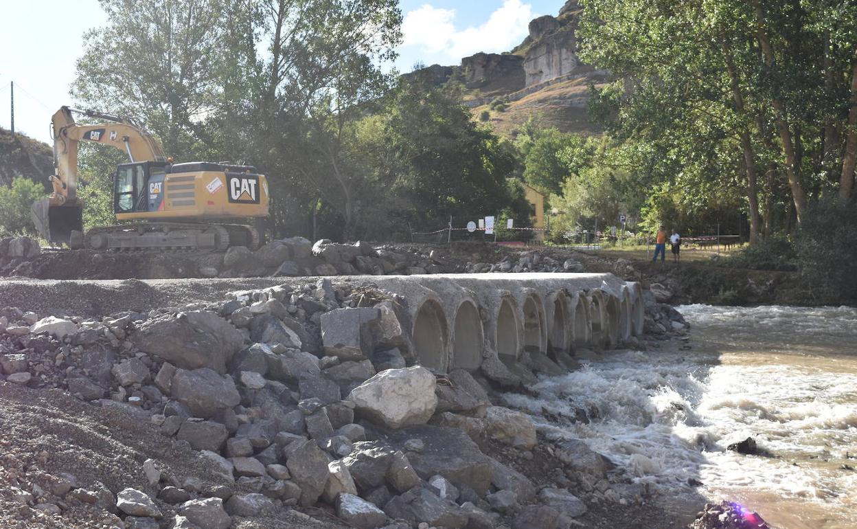 Obras de reconstrucción del puente de Villaescusa de las Torres. 