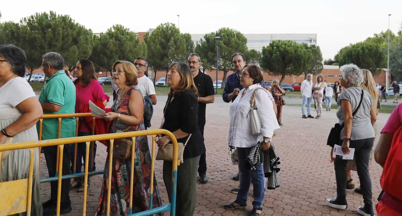 Fotos: Raphael se entrega en Palencia