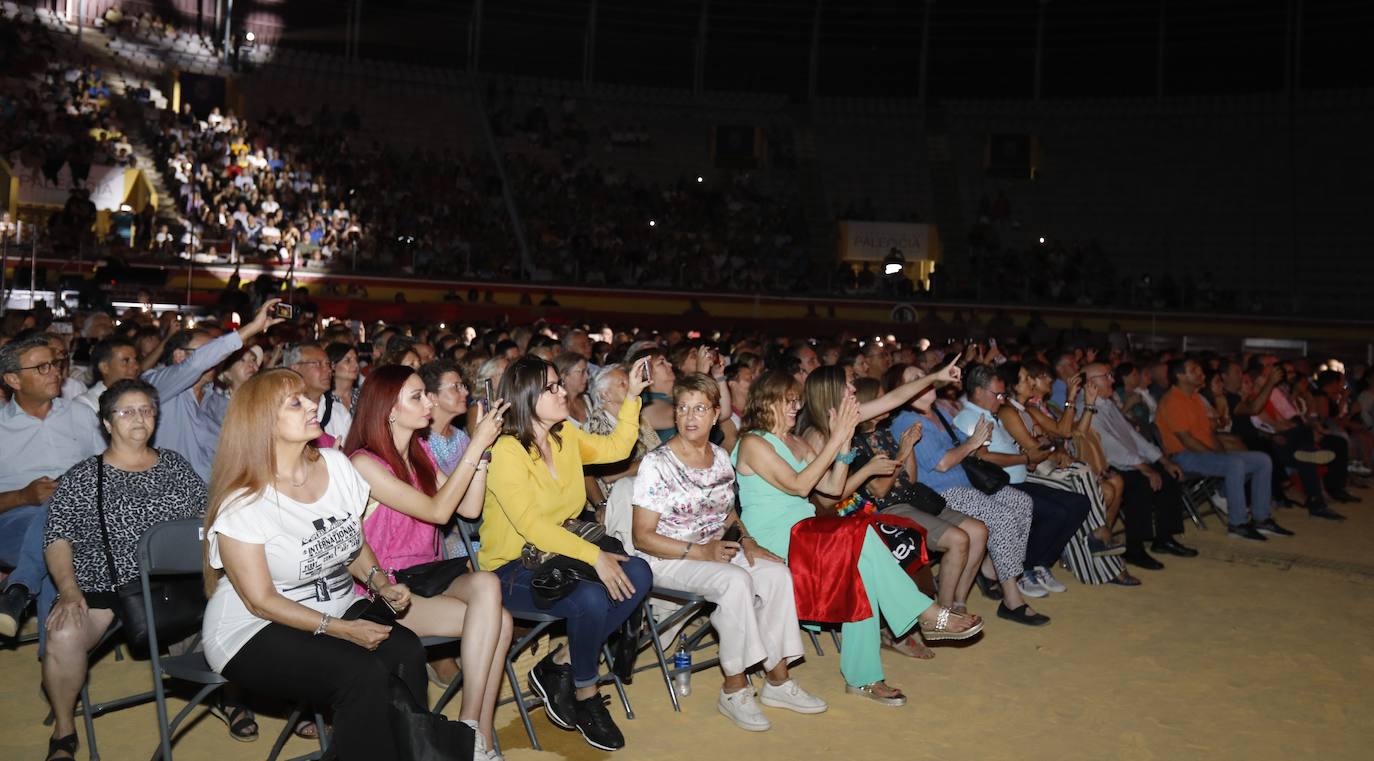 Fotos: Raphael se entrega en Palencia