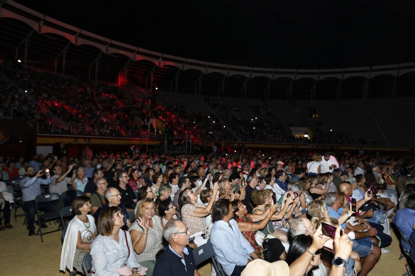 Fotos: Raphael se entrega en Palencia