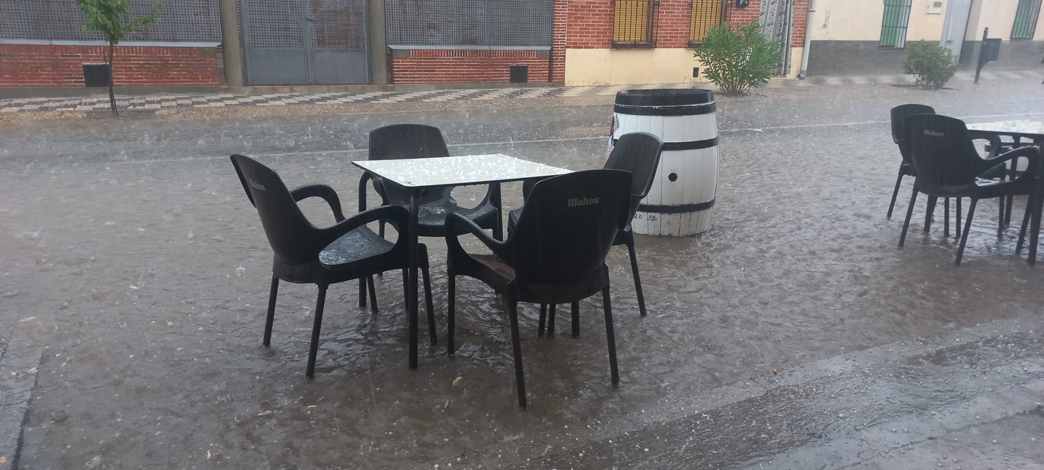 Fotos: La tormenta descarga granizo y anega calles en La Seca