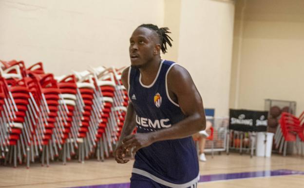 Imagen principal - El Real Valladolid Baloncesto ya trabaja de nuevo