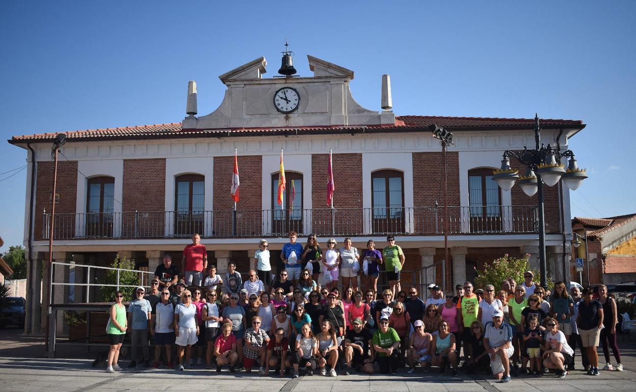 Participantes en la I Marcha contra el Cáncer de Viana de Cega 